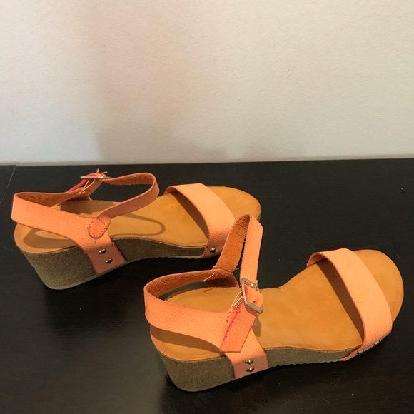 Cute salmon pink sandals 36 EU (5.5 US) - Picture 1 of 2